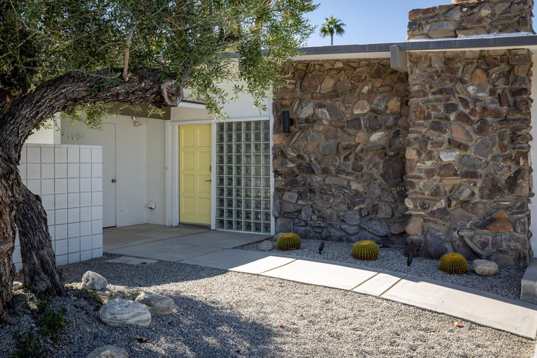 Exterior & Views 1, Midcentury Cool, Riverside
