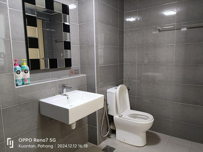 Bathroom 3, Kuantan Imperium Swiss Bell Seaview by Avanzee, Kuantan