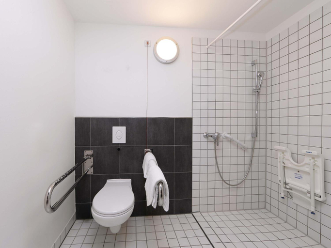 Bathroom 4, B&B HOTEL Berlin-Mitte, Berlin