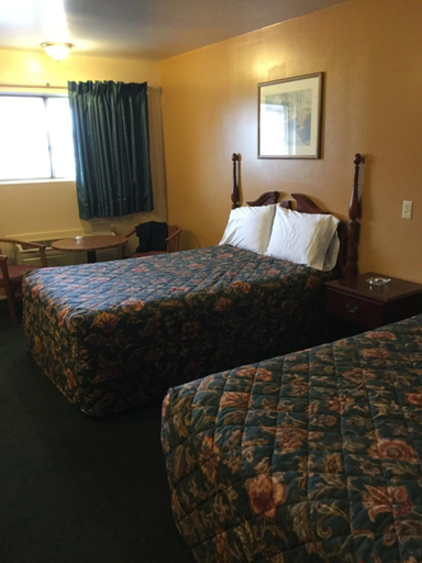 Bedroom 4, Deluxe Inn, Licking