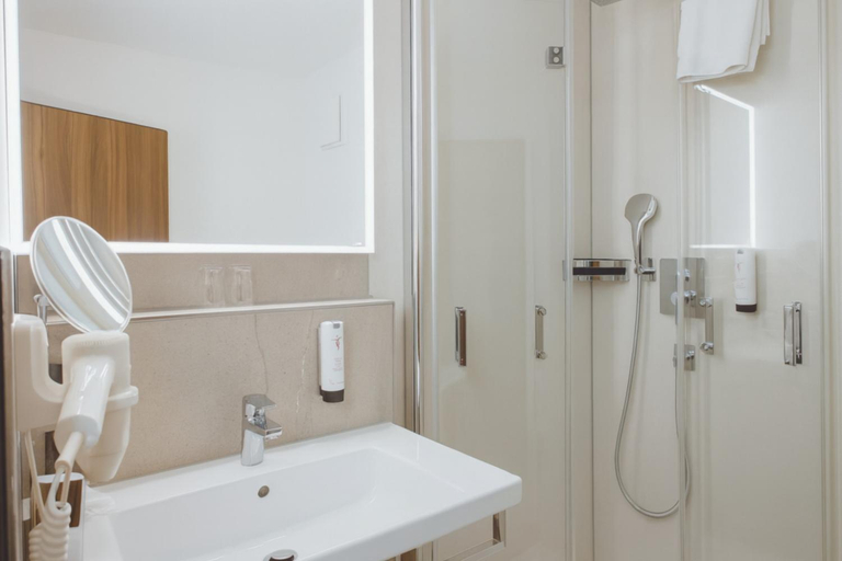 Bathroom 3, Johannesbad Hotel Königshof, Passau