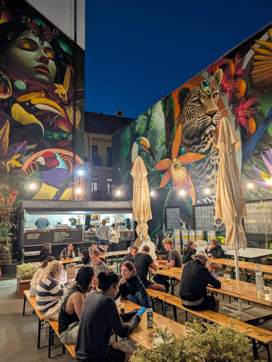 Food & Drinks 3, Drunken Monkey Hostel, Praha 1