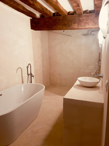 Others 5, Maison G.H., Dordogne