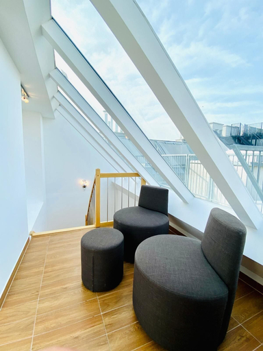 Balcony view 4, Comfy 3BR Apt With Living Room Balcony, Wien