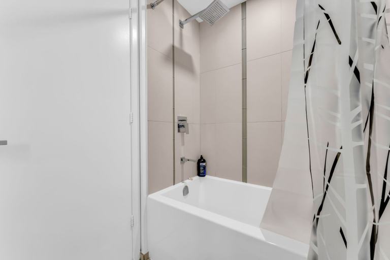 Bathroom 3, The Estate Entertainment District, Toronto