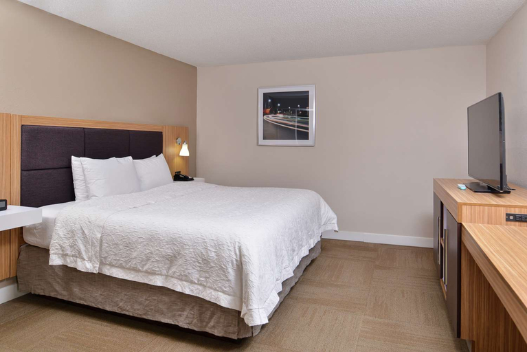 Bedroom 2, Hampton Inn Greensboro-East, Guilford