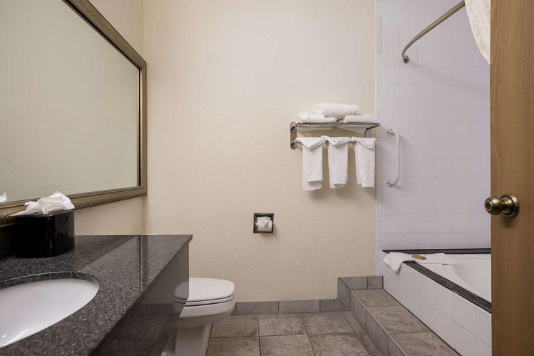 Bathroom 4, Best Western Kendallville Inn, Noble