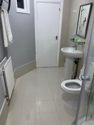 Bathroom, PADDINGTON HYDE PARK APARTMENT, London