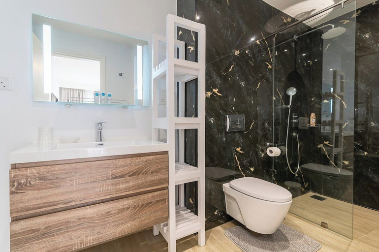 Bathroom 4, Riverside Square, Dagoretti North