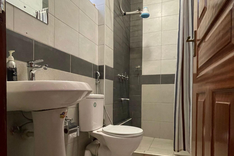 Bathroom 4, 1 Bed Apt Sleeps 2 - Indoor Pool - Enclosed Garden, Langata
