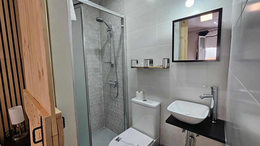 Bathroom 4, Hostal Chelo, Madrid