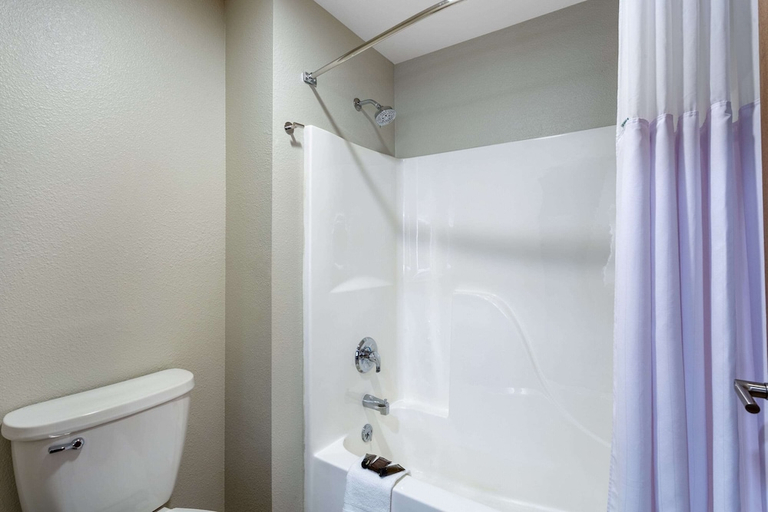 Bathroom 4, Wingate by Wyndham Wisconsin Dells, Sauk