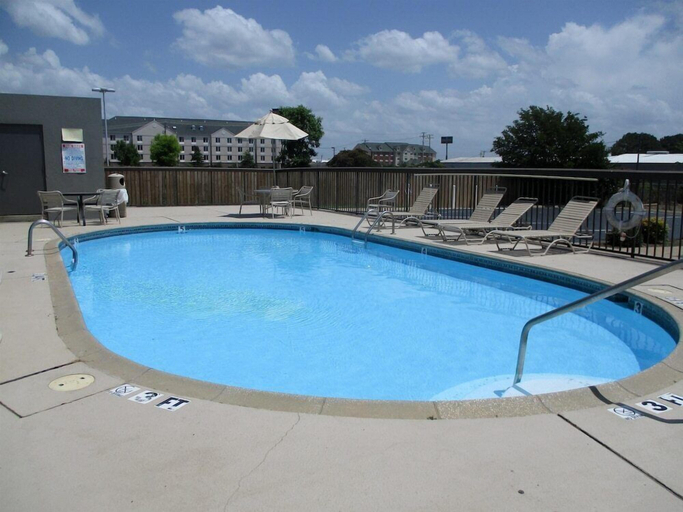 Pool 2, Wingate by Wyndham Conway, AR, Faulkner