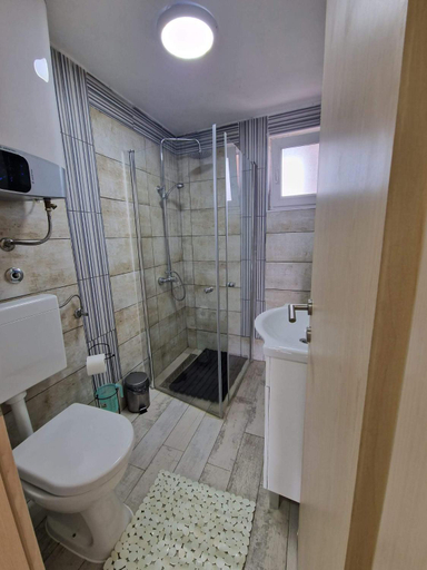 Bathroom 4, Vila Neyra, Pula