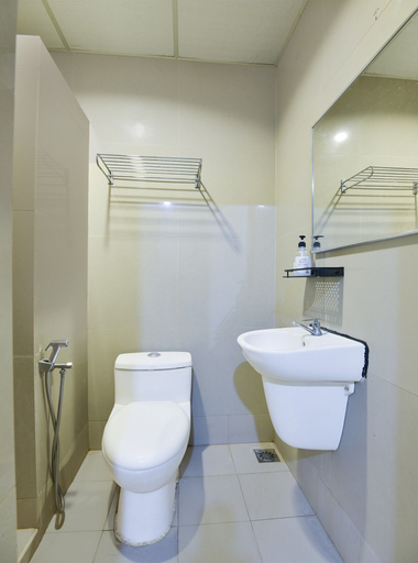 Bathroom 5, Hotel O Rayyan Soffea Managed by Oravel, Kota Bharu