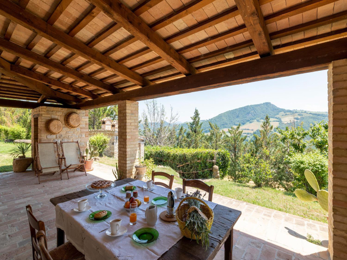 Balcony/terrace 2, Gorgeous Apartment with Pool near Sibillini Mountains, Macerata