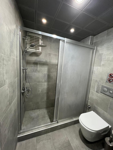 Bathroom 5, RoyalStar Taksim Family Suites, Beyoğlu