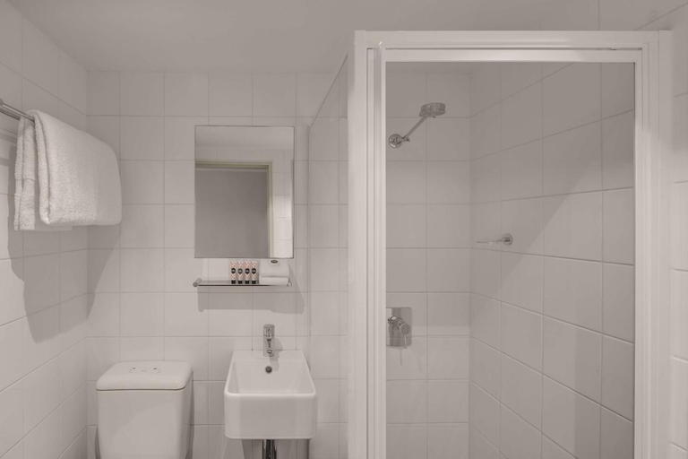 Bathroom 4, Travelodge Hotel Hobart, Hobart