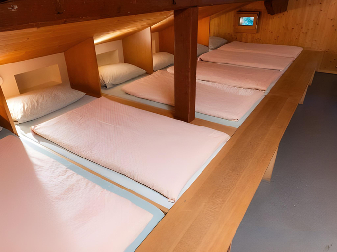 Bedroom 3, Grindelwald Youth Hostel, Interlaken