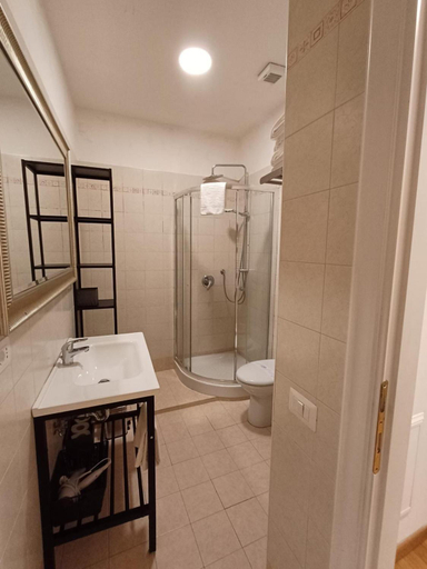 Bathroom 5, Apollo Apartments Colosseo, Roma