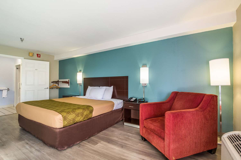 Bedroom 3, Econo Lodge Inn & Suites I-65, Bullitt