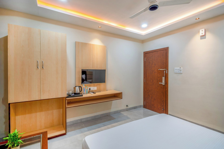 Room 4, Hotel Clover Inn by Onyx Group, Indore