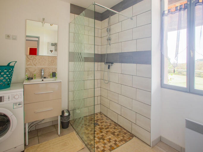 Bathroom 4, Hilltop Haven in Meyrals, Dordogne