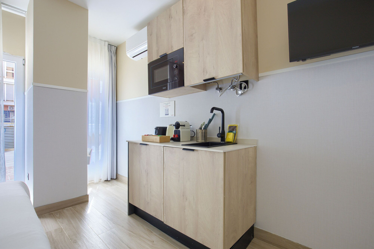 Room 2, Dobo Madrid CV93, Madrid