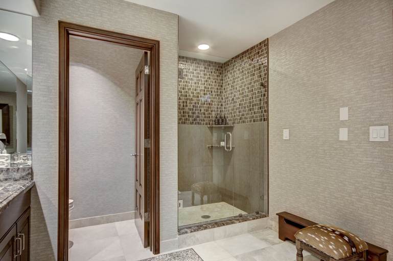 Bathroom 5, The Pines 412, Eagle