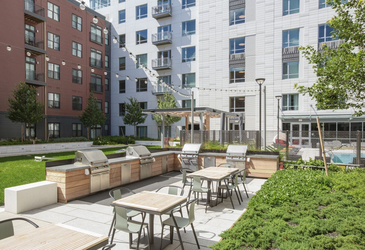 Outdoor dining, Hyatus Luxury Residences Somerville, Middlesex
