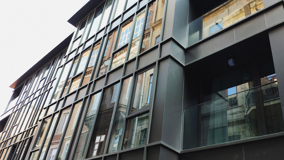 Exterior & Views