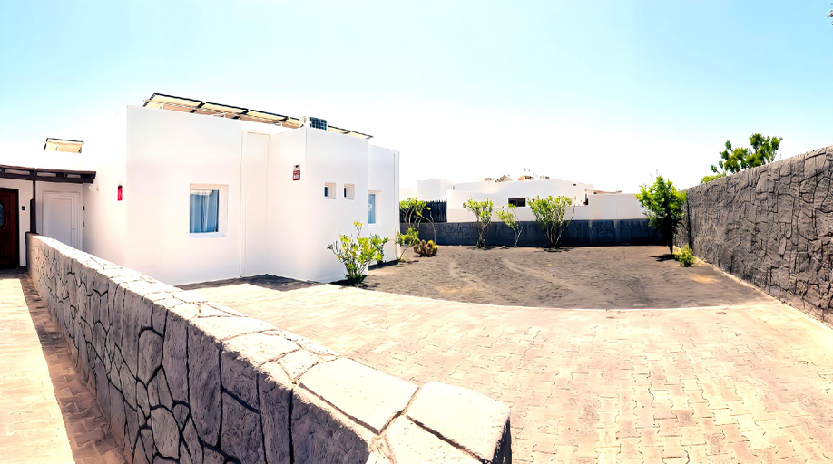Exterior & Views 1, Villa Descansa with private pool, sea view, Sat-tv free Wifi, Las Palmas