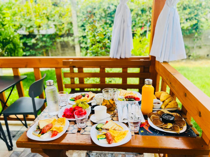 Food & Drinks 5, Villa Sarvi, Durrësit