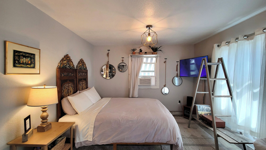 Room 3, Rosewood Studio by WanderLodges, Jackson