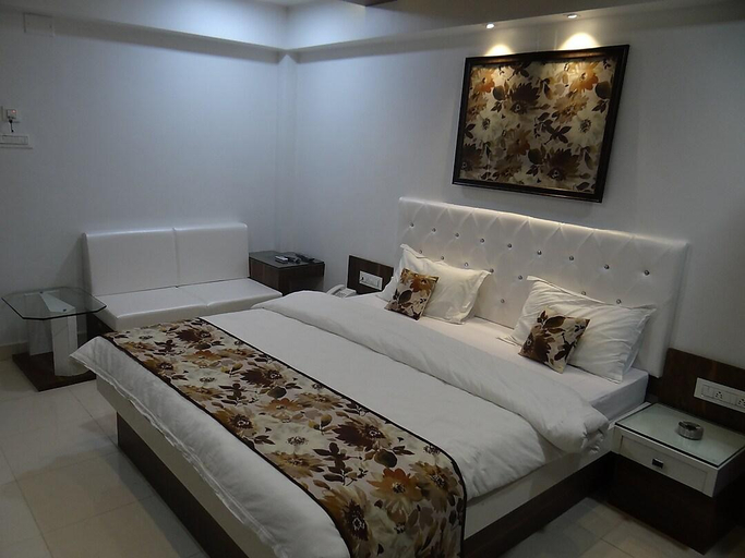 Bedroom 3, Hotel The Sankalp Retreat, Bhavnagar