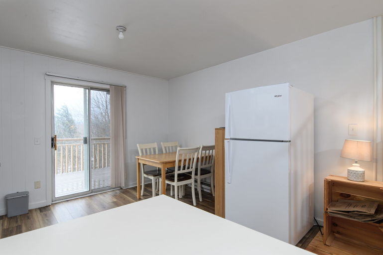 Dining, 6 Village Edge 2 Bedroom Condo, Washington