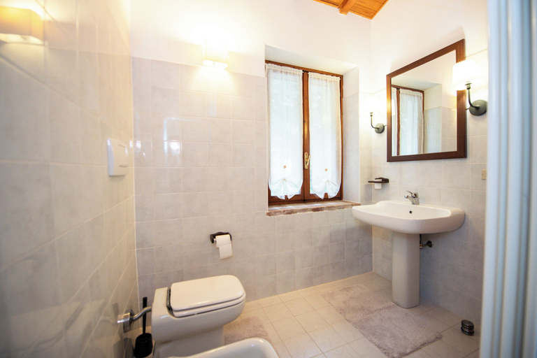 Bathroom 3, Casa Reale, Mantua