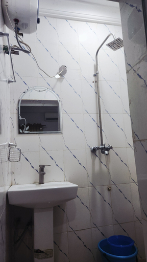 Bathroom 5, DOMINION APARTMENT AND GUEST HOUSE, Shagamu