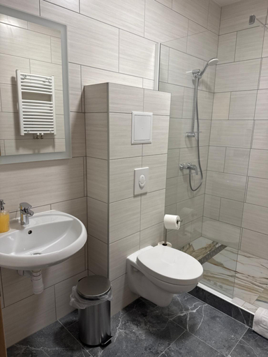 Bathroom 4, Hotel am Schloss - Frankfurt an der Oder, Frankfurt (Oder)