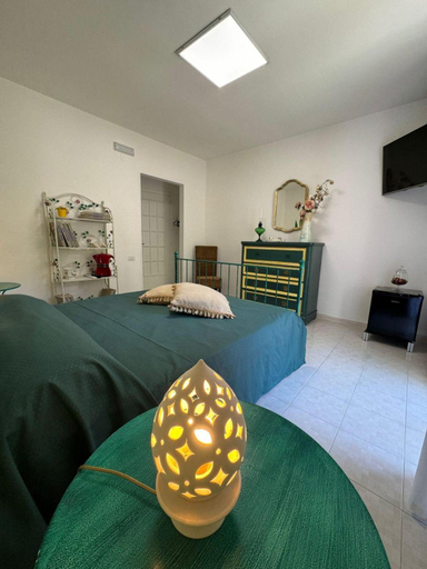 Bedroom 3, Jungle Rooms, Salerno