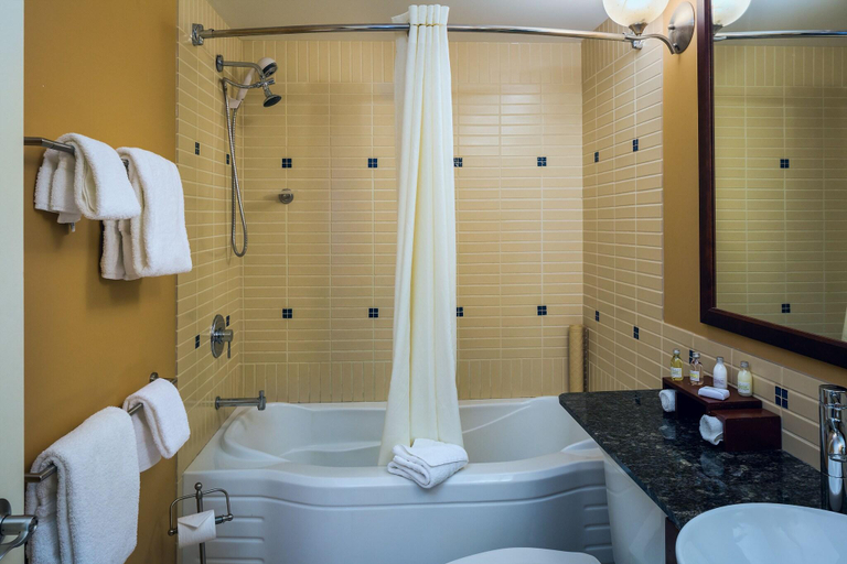 Bathroom 4, Summerland Waterfront Resort & Spa, Okanagan-Similkameen