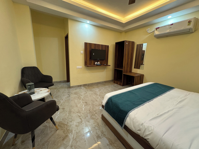 Room 4, HOTEL SHIWALIK GRAND, Hardwar