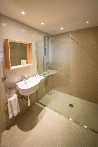 Bathroom 4, Cantemerle Spa & Restaurant, Alpes-Maritimes