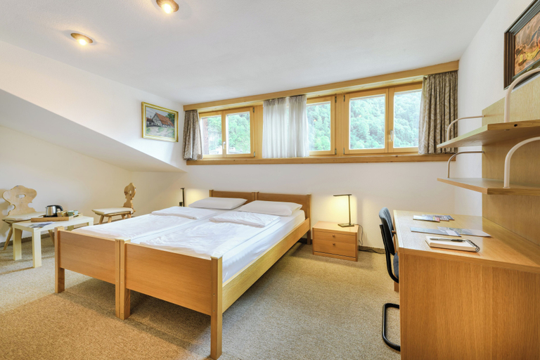 Bedroom 2, POSCHIAVO Suisse Hotel, Bernina