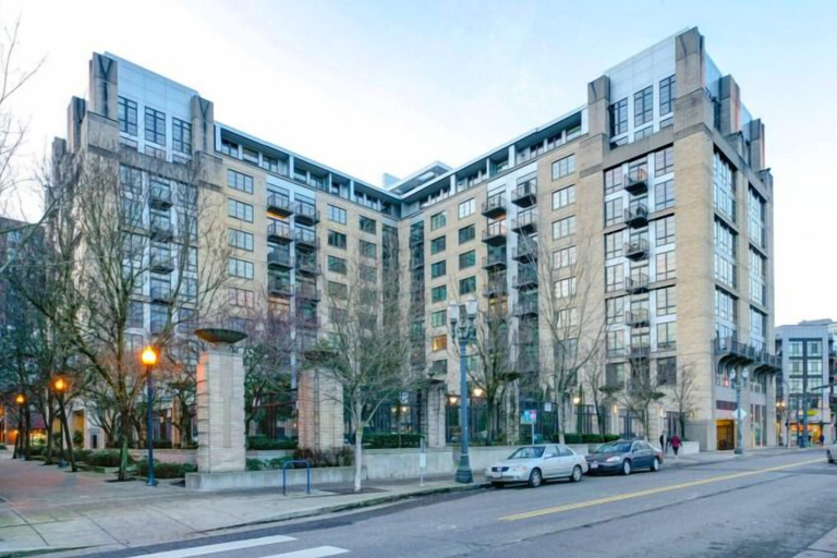 Exterior 2, Recently Upgraded 1Br Apt – Downtown Location, Multnomah