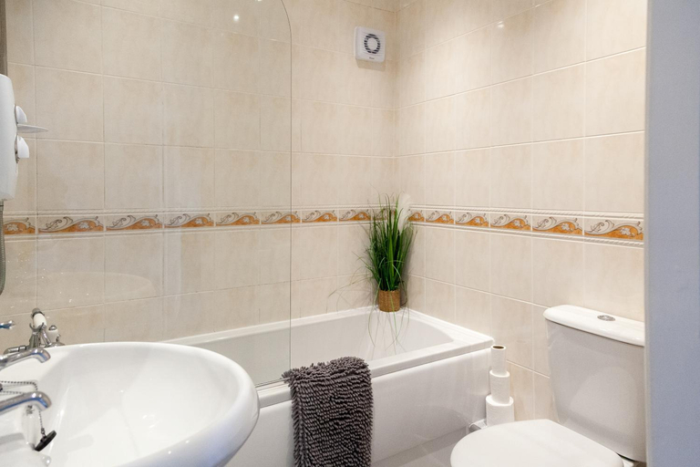 Bathroom 3, Pinfold Court Apartments, Knowsley