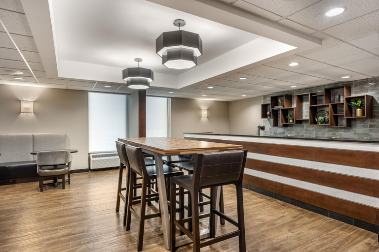 Food & Drinks 5, Drury Inn & Suites Springfield, MO, Greene