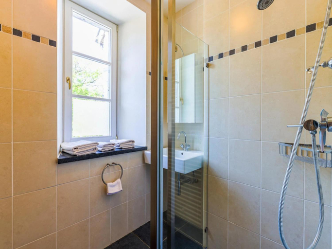 Bathroom, Cozy Apartment in a 16th Century Castle, Liège