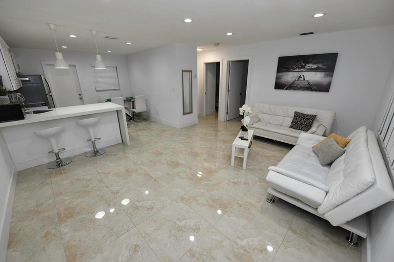 Others 5, N61, Broward