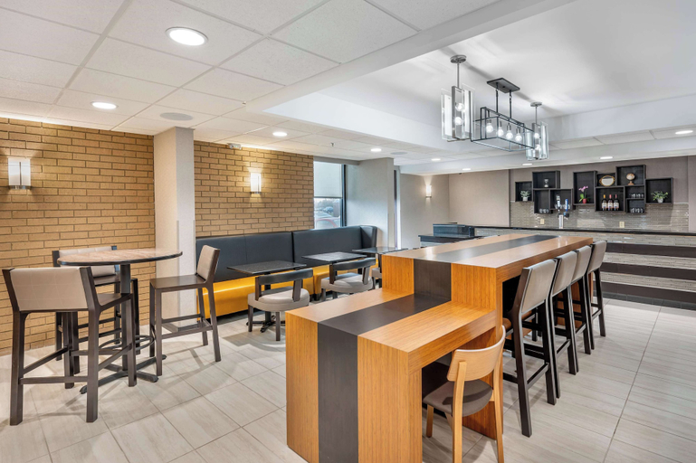 Food & Drinks 5, Drury Inn & Suites Champaign, Champaign